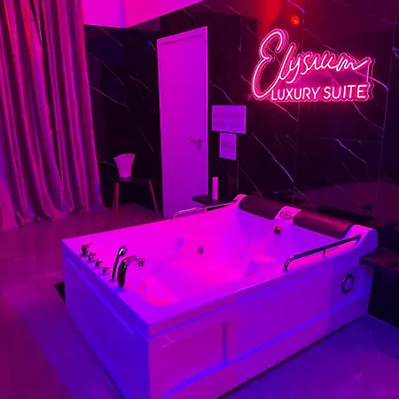 Elysium Luxury بيت للعطل تْرابْيا