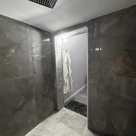 بيت للعطل Elysium Luxury تْرابْيا